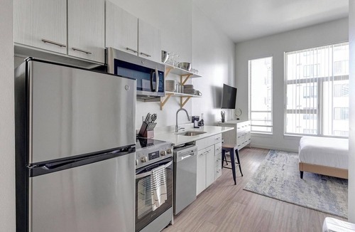 River North Art District Apartment | Landing | Spectacular Studio, Gym, Clubhouse