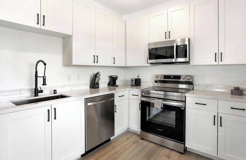 Las Vegas Apartment | Landing | Stunning Studio, Gym, Clubhouse
