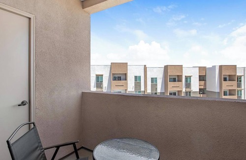 Las Vegas Apartment | Landing | Stunning Studio, Gym, Clubhouse