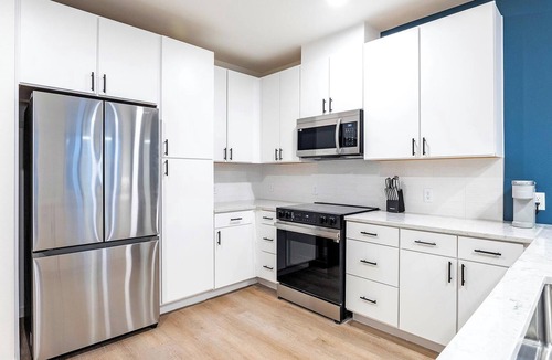 Civic Center Apartment | Landing | Stunning 1BD, Rooftop Lounge, Gym