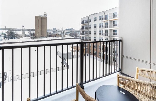 Tremont Apartment | Landing | Stunning 1BD, Courtyard, Gym