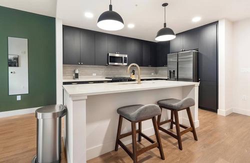 Uptown Apartment | Landing | Stylish 1BD, Gym, Rooftop Lounge