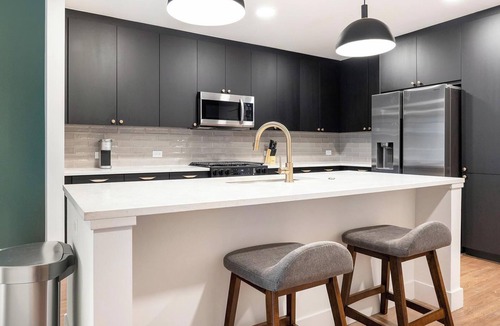 Uptown Apartment | Landing | Stylish 1BD, Gym, Rooftop Lounge