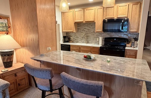 Estes Park Condo | Large 1 bedroom condo very close to Fall River