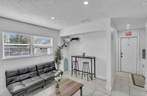 Royal Poinciana House | Large 2 Bed Studio Close to Beach & Hard Rock HA03