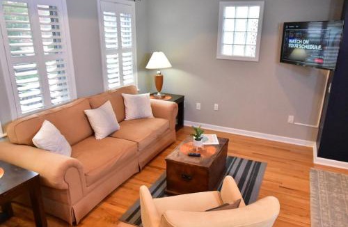 Tremont Apartment | Large 3 Bedroom, Tremont House, minutes from everything!