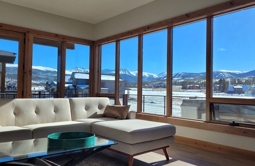 Fraser House | Large 4 bdr/ 4.5 bth Townhouse in Grand Park