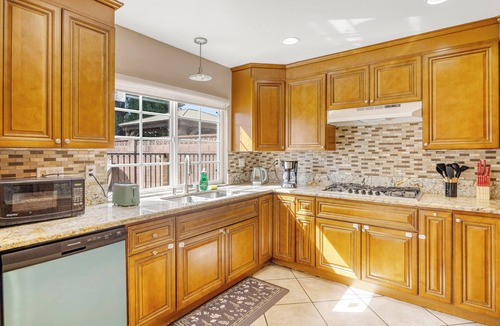 Tarzana House | Large 4 Bedroom/3 Bathroom with large pool