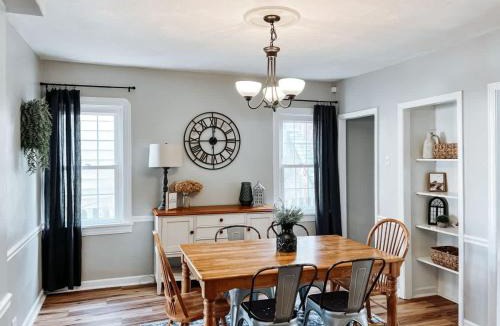 Berea House | Large 4 Bedroom Home Close to Airport and IX Center