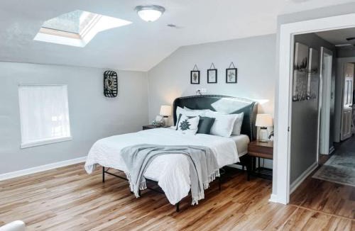 Berea House | Large 4 Bedroom Home Close to Airport and IX Center