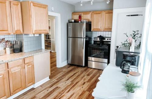 Berea House | Large 4 Bedroom Home Close to Airport and IX Center