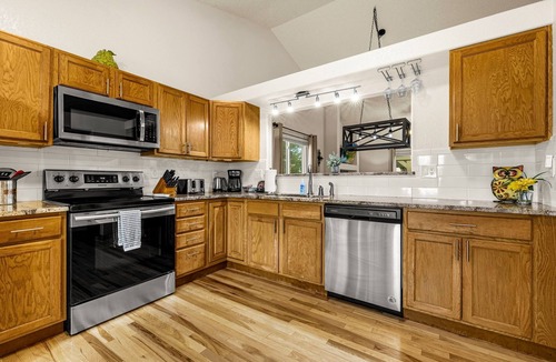 Northeast Colorado Springs House | Large 6 Bdrm Family Home near Park & YMCA Rec Center
