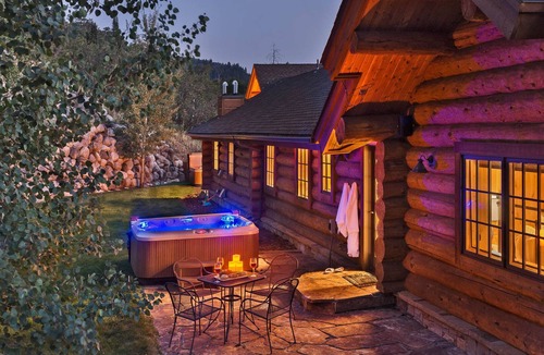 Steamboat Springs House | Large and Luxurious + Hot Tub + Elevator + Close to Skiing - Panorama Grande