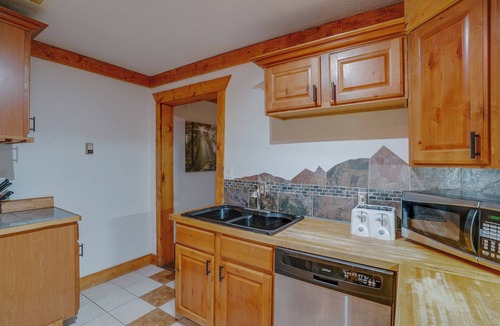 Taos Ski Valley Condo | Large, Comfortable Condo Makes Perfect Basecamp