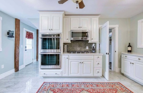 Berea House | Large Historic Mansion Near Cleveland | Sleeps 12