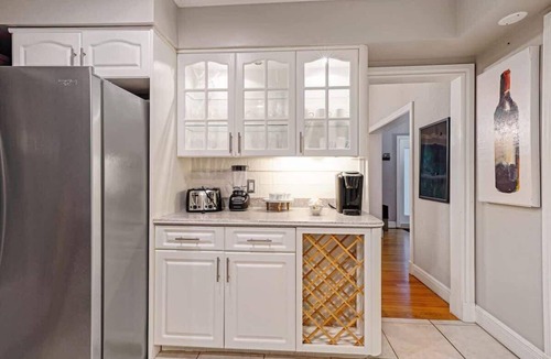 River Oaks House | Large home w/king bed by Dream Vacation unit BH