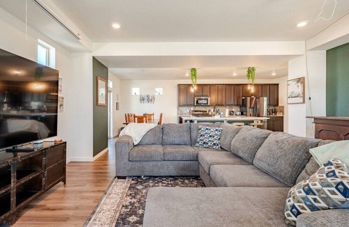 Loveland House | Large Retreat Pools Air Hockey Top Location!