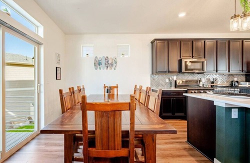 Loveland House | Large Retreat Pools Air Hockey Top Location!