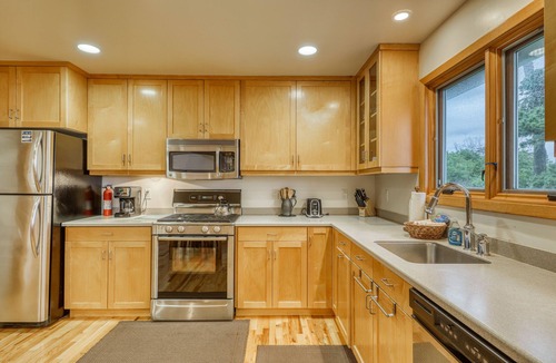 Eureka House | Large, waterfront, Manila Cove home w/a covered deck, BBQ, & bay views