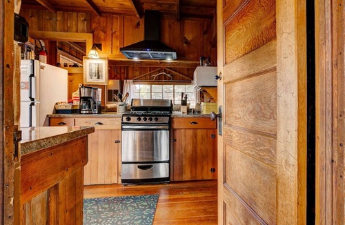 Estes Park House | Larkspur Retreat- Breathtaking Views of Longs Peak!