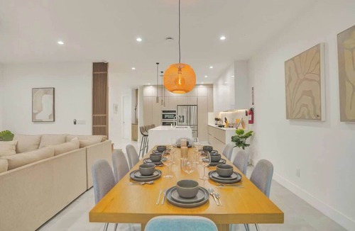 Poinsettia Heights House | Las Olas-8 BD with Two HTD Pool-Jacuzzi-BBQ-Games