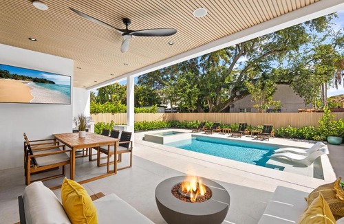 Victoria Park House | Las Olas nights beach days right at your door