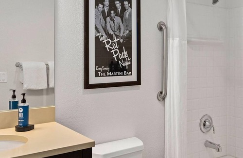 Las Vegas Resort | Las Vegas Escape with Spacious 2BR Deluxe Near the Strip