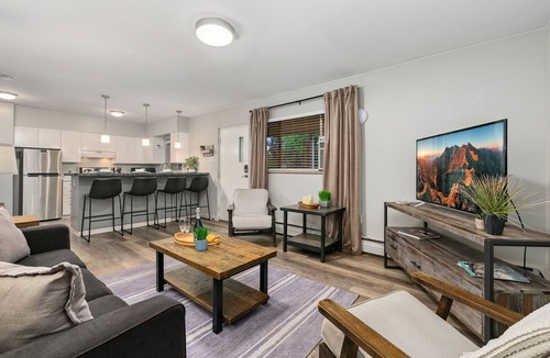 Old Town Condo | Lavender Suite Relaxed, Walkable Old Town Stay