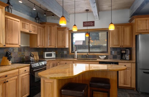 Steamboat Springs House | Lazy Bear, AC! Private Hot Tub, Sauna & Garage, Outdoor Pool