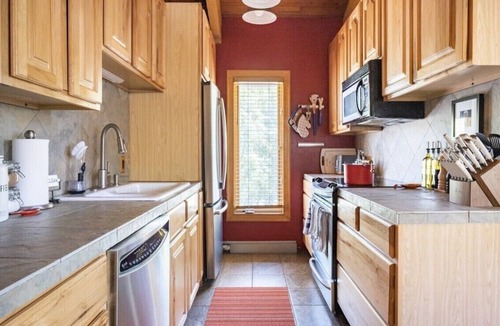 Vail Ski Chalet | "Le Chalet Après" - Stylish Alpen Townhome - Walk to Express Bus