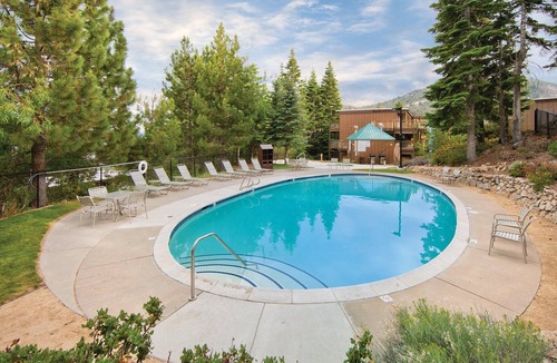 Tahoe Village House | Leave your worries at the door!