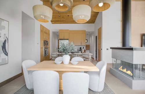 Malibu House | Lechusa - Secluded Creative Compound: Luxury 2-Acre Estate w/Studio & Pool