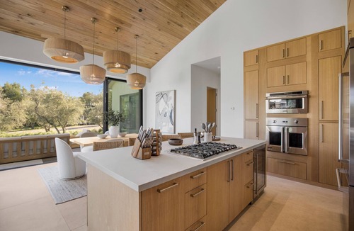 Malibu House | Lechusa - Secluded Creative Compound: Luxury 2-Acre Estate w/Studio & Pool