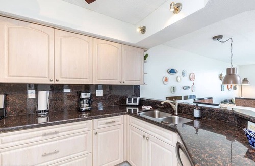 Sunny Isles Beach Condo | Les Pélicans 512 (STR-02428)