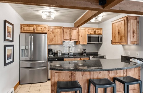 Aspen Condo | Lift One - Beautiful top floor three bedroom with red mountain views