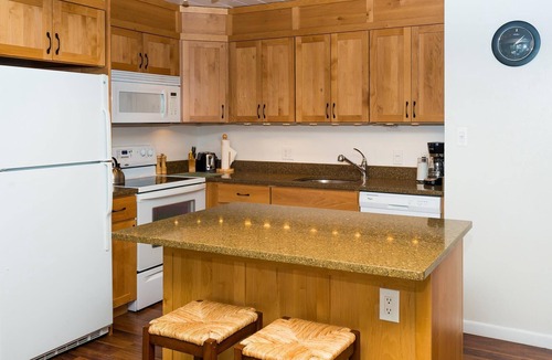 Aspen Condo | Lift One - Rustic second floor one bedroom with balcony