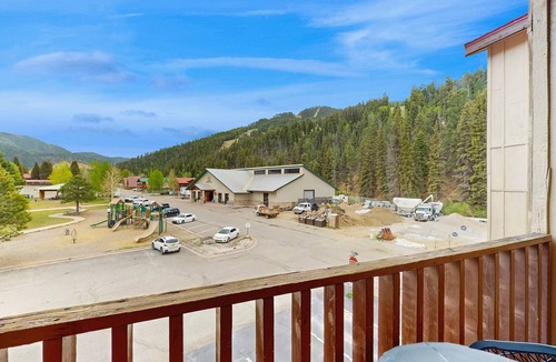 Red River Condo | Lift West 215 - Walk to Lifts, Dining & Shopping
