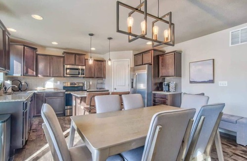 Woodmoor House | Lindenmere Estate! Chic Villa w Game Loft & BBQ