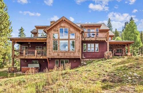 The Highlands House | Little Bear Lodge, Large Highlands Home, Private Hot Tub, Pet Friendly, Great Views