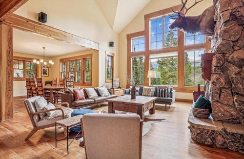 The Highlands House | Little Bear Lodge, Large Highlands Home, Private Hot Tub, Pet Friendly, Great Views