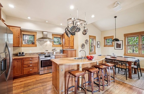 The Highlands House | Little Bear Lodge: Large Highlands Home, Private Hot Tub, Pet Friendly, Great Views!