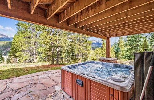 The Highlands House | Little Bear Lodge: Large Highlands Home, Private Hot Tub, Pet Friendly, Great Views!