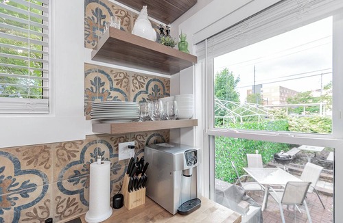 Little Italy House | Little Italy! Close to Cleveland Clinic, University Hospital & University Circle