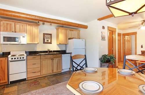 Estes Park Condo | Little Matterhorn 17A - 1 Br Condo with Fireplace and Mountain Views