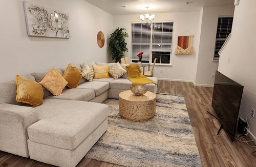 Westridge House | Located close to city and mountains- 2-BR townhome with WiFi and AC