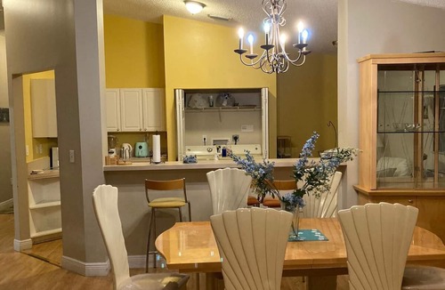 Pembroke Pines House | LOCATION! LOCATION! ENJOY LONG TERM RENTAL. WALK TO MOST PLACES YOU'LL NEED.