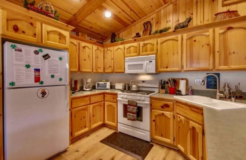 Moonridge Cabin | Location, Location, Location! Emerald Isle Cabin