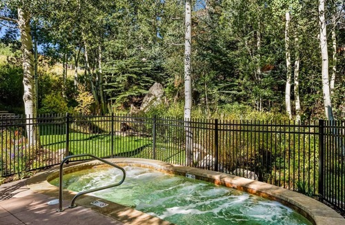 Snowmass Village Condo | Location & LUXURY! 2bd2ba HotTub & amenities galore on slopes of Snowmass Resort