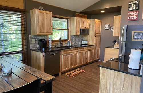 Breckenridge House | LOCATION! VIEWS! “The Cabin” on Peak 7!