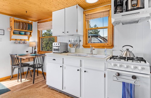 Estes Park Cabin | Loch Vale Cabin - Dining Globe- 2 person hot tub-summer pool